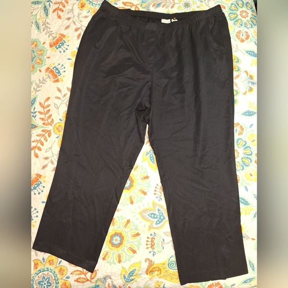A bundle of 3 ladies slacks in a size 24W. Pre-loved and in great condition. - Picture 4 of 16
